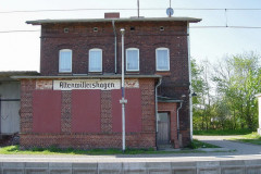 Empfansgebäude Altenwillershagen - Gleisseite 2004