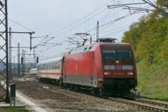 101 045-3 mit IC nach Binz