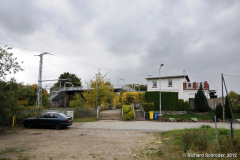 15_rostock_bramow_zufahrt_bahnhofsgebaeude
