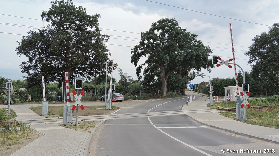 Neuer Bahnübergang Richard Suhr Siedlung Ribnitz 1