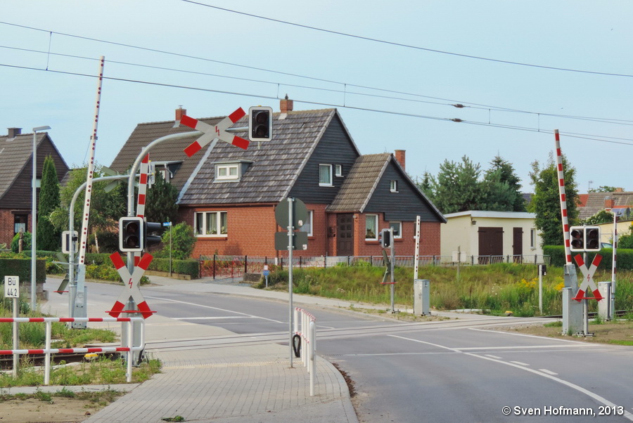 Neuer Bahnübergang Richard Suhr Siedlung Ribnitz 3