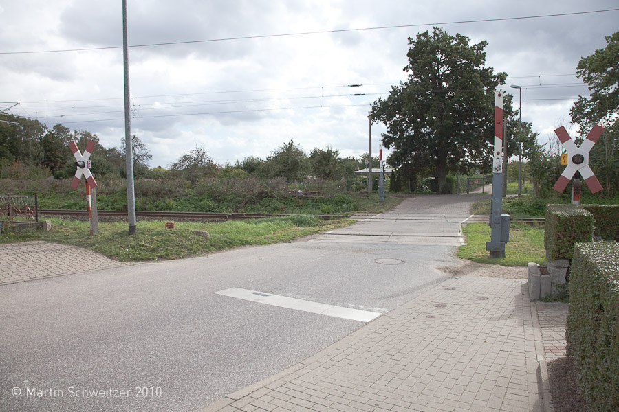 Bahnbergang Richard Suhr Siedlung Bild 7