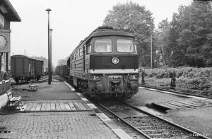 132-574 am 27.07.1988 im Bahnhof Gelbensande