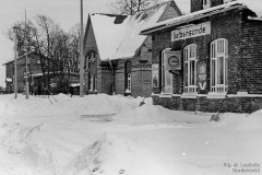Bahnhofsgebäude Gelbensande im Winter 1978