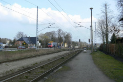 Gelbensande Bahnsteig Richtung Bahnübergang 2007