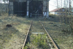 Einfahrt zum Lokschuppen Graal-Müritz im Jahr 2004