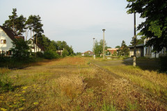 Bahnsteige in Graal-Müritz im Abendlicht.