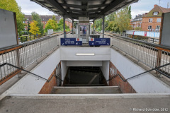 Treppen zur Straßenbahnhaltestelle Holbeinplatz