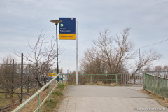 Stationsschild Marienehe auf Brücke