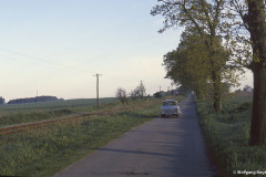 Trabant und Triebwagen bei Landsdorf - 23.05.1995