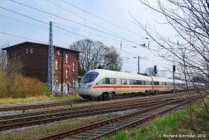 InterCity Express, ICE, im Bahnhof Ribnitz-Damgarten West