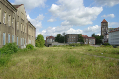 Empfangsgebäude und Bahnsteigseite - Rostock Güterbahnhof