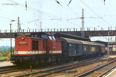 202-329-9 im Rostocker Hauptbahnhof 1992
