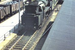 62 015 mit Doppelstockwagen aus Richtung Warnemünde kommend