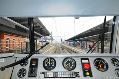 Blick aus Steuerwagen DABgbuzf auf Rostock Hbf