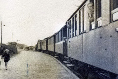 Bahnsteig vom Bahnhof Rövershagen im Jahr 1952