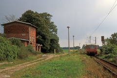 Haltepunkt Saatel mit Ferkeltaxe und Empfangebäude 17.08.1990