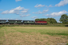 112 703-4 und 86 1333-3 im Haltepunkt Saatel - Bild 2