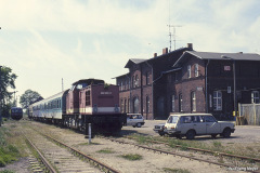 202 809-0 mit N 15306 im Bahnhof Velgast am 25.05.1995