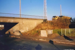 Bahnbrücke in Velgast mit LKWs