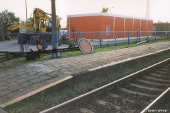 velgast-abgebautes-formvorsignal-vor-neuem-ks-stellwerkscontainer