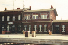 Empfangsgebäude ohne Überdachung Sommer 1999