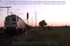 Lok der ITL Dresden mit Steinzug im Bahnhof Velgast