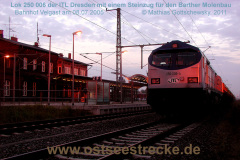 Lok 250 006 mit Steinzug im Bahnhof Velgast