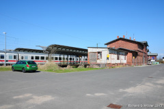 Vorplatz mit Güterschuppen