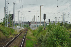 Bahnsteige und Streckengleis - Warnemünde Werft